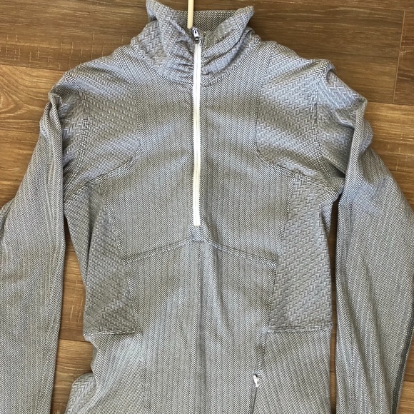 Lululemon Grey and White Houndstooth Half Zip - Picture 1 of 3
